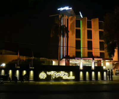 https://imgcld.yatra.com/ytimages/image/upload/t_hotel_yatra_city_desktop/v1441819670/Domestic Hotels/Hotels_Allahabad/Hotel Ravisha Continental/NightView2.jpg